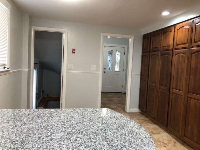 Building Photo - 28 Bolton St