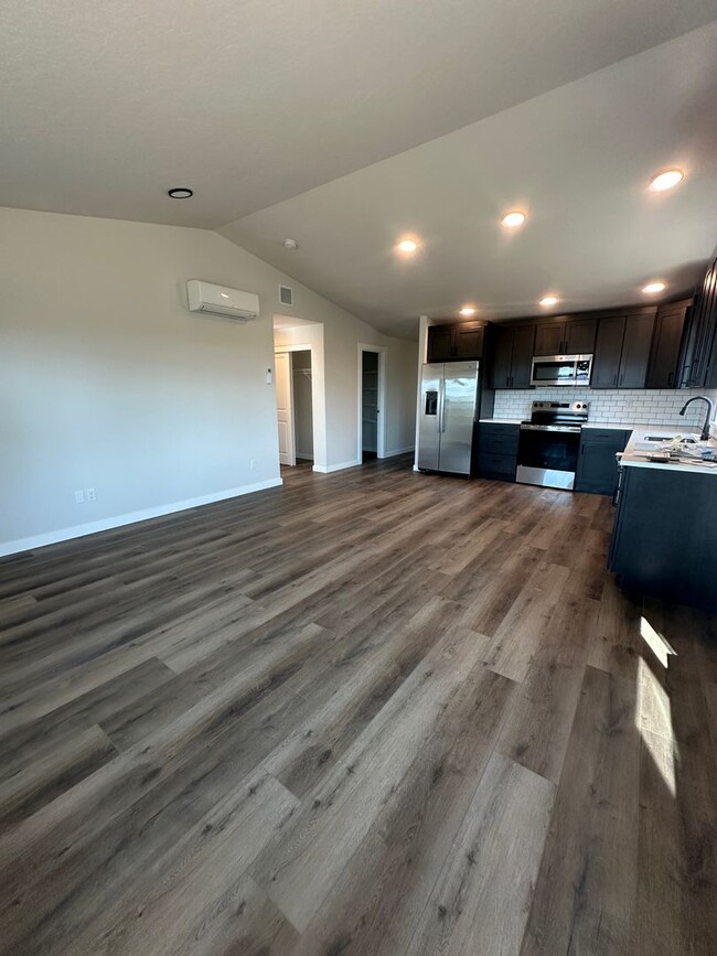 Building Photo - Brand New 2 Bedroom Duplex in SW Redmond