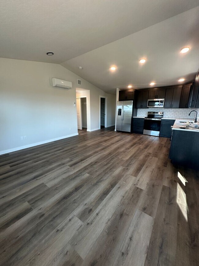 Foto del edificio - Brand New 2 Bedroom Duplex in SW Redmond