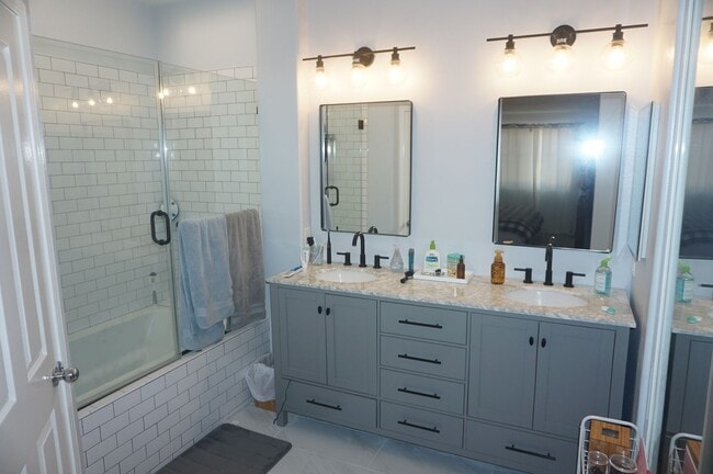 Building Photo - Stunning 2 Bed 2 Bath Tustin Condo with So...