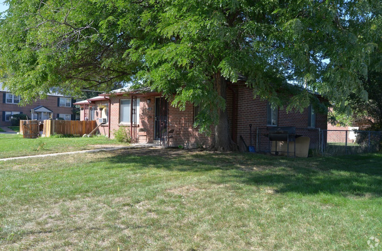 Building Photo - 2901-2915 Jasmine St