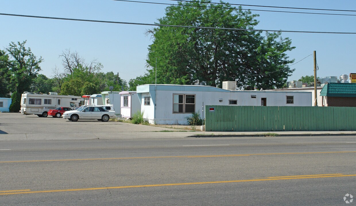 Overland Mobile Home Park Apartments in Boise, ID