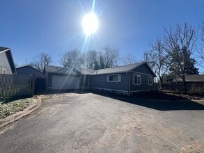Building Photo - 1534 Caprice Way