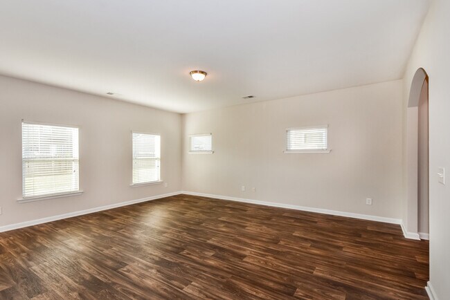 Foto del edificio - 316 Beacon Field Rd