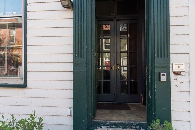 Building Photo - 127 Herr St