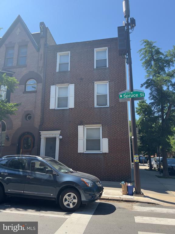 Foto principal - 2430 Spruce St