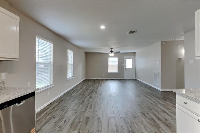 Building Photo - 21922 Willow Shade Ln