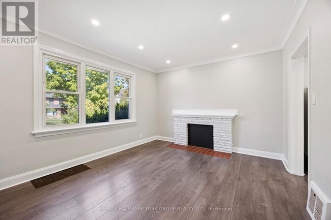 Building Photo - 207 Maplehurst Ave