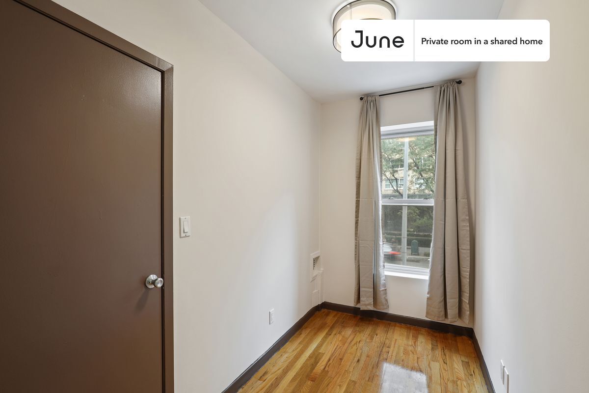 Private bedroom in 3 bed/1 bath Home - Private bedroom in 3 bed/1 bath Home