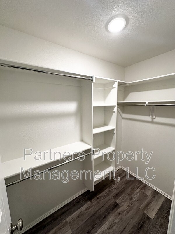 Foto del edificio - 1035 S Benchmark Ln