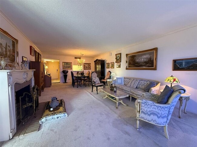 Building Photo - 7400 Sun Island Dr S