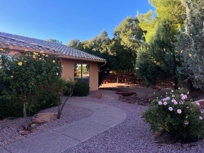 Building Photo - HOUSE - VILLAGE OF OAK CREEK