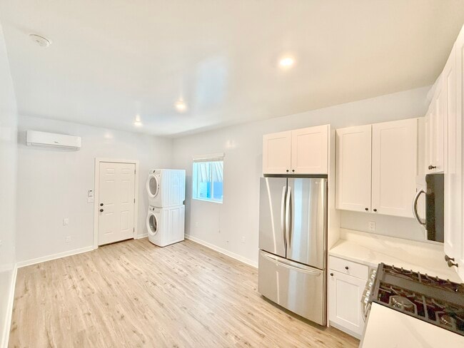 Building Photo - 839 Merwin St