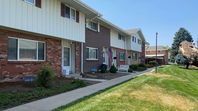 Building Photo - **Spacious 4 Bedroom Denver Home for Rent**