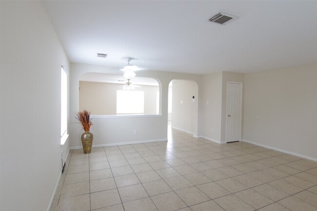 Building Photo - 16938 Watering Oaks Ln