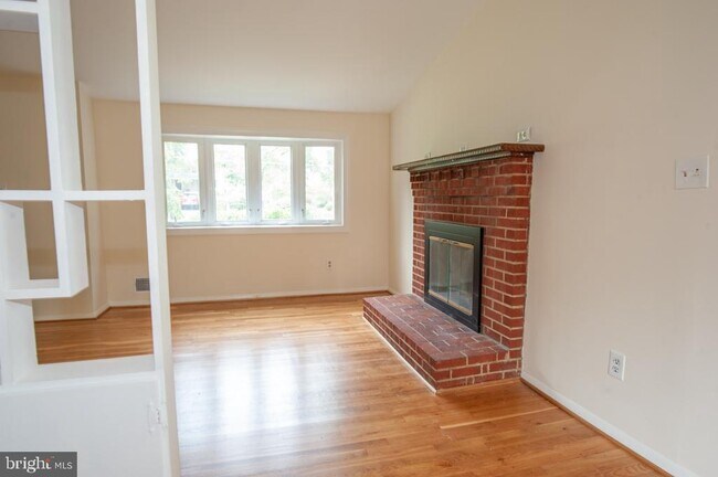 Building Photo - 6331 Colette Dr