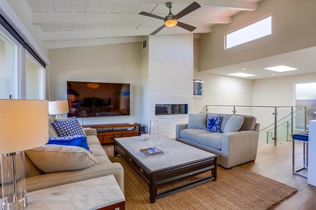 Building Photo - 450 S Sierra Ave