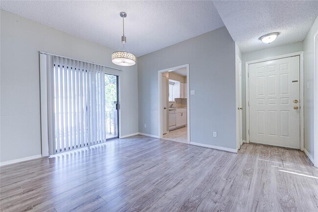 Foto del edificio - 3744 Thistlemont Dr