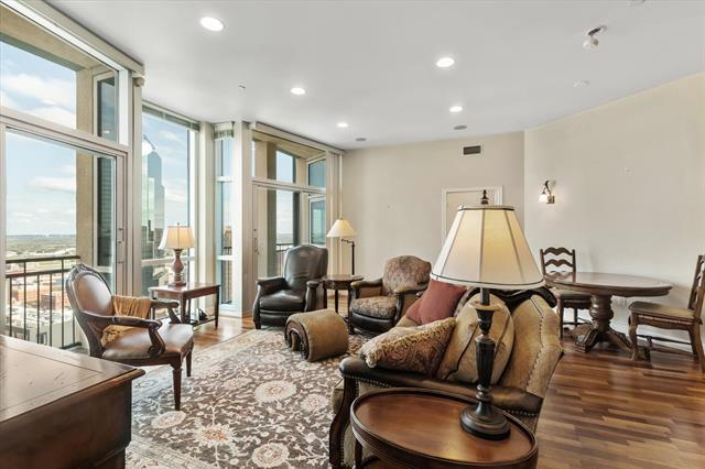 Foto del edificio - 500 Throckmorton St