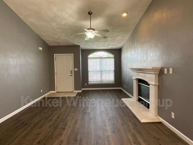 Foto del edificio - 1509 English Pine Ln