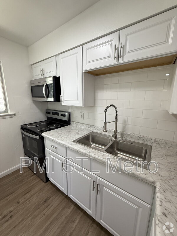 Building Photo - 10102 Winkler Dr