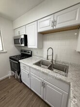 Building Photo - 10102 Winkler Dr
