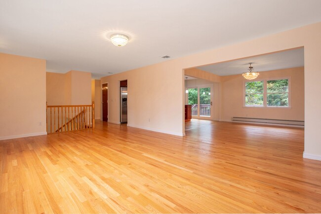 Building Photo - 763 Closter Dock Rd