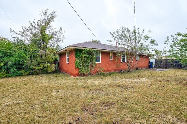 Building Photo - 4816 N Terry Ave