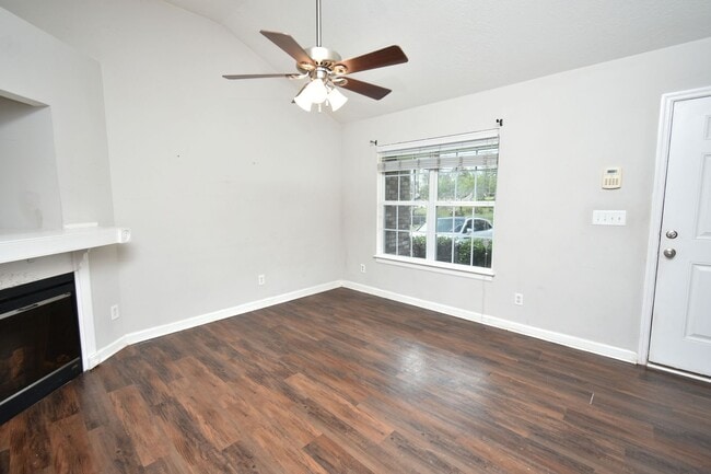 Building Photo - 3544 Mutimer Dr