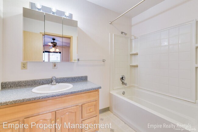 Building Photo - 3 br, 2.5 bath House - 1524 28th Avenue Un...