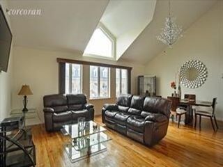 Primary Photo - 1449 Royce St