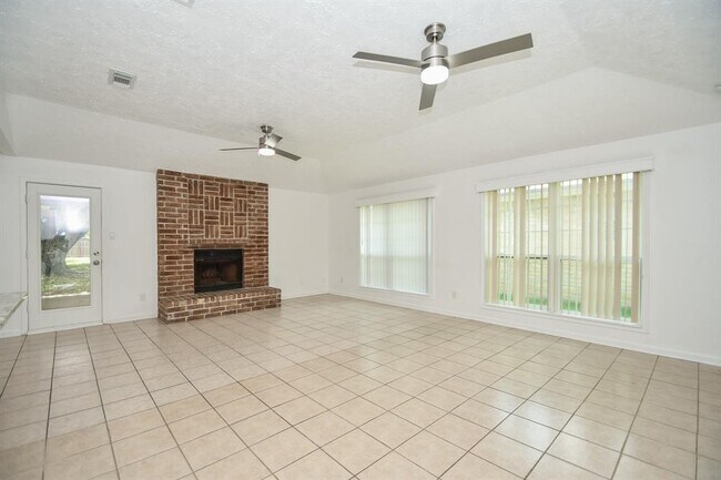 Foto del edificio - 7326 Bubbling Brooks Ln