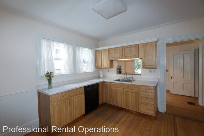 Foto del edificio - 3 br, 1.5 bath House - 11 Autumn Street