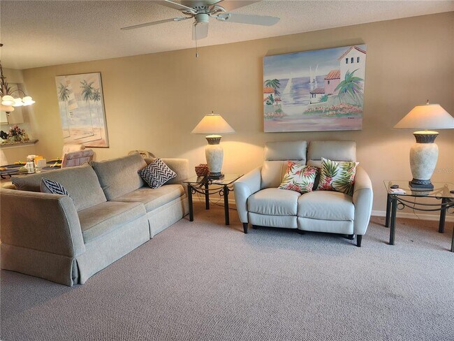 Foto del edificio - 6713 Stone River Rd