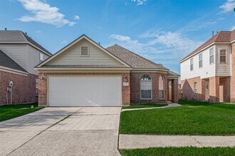 Building Photo - 12230 Hawthorne Hill Cir