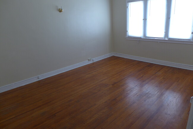 Bedroom - 1513 Dixon St