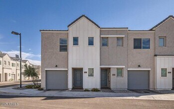 Building Photo - 2241 W Griswold Rd