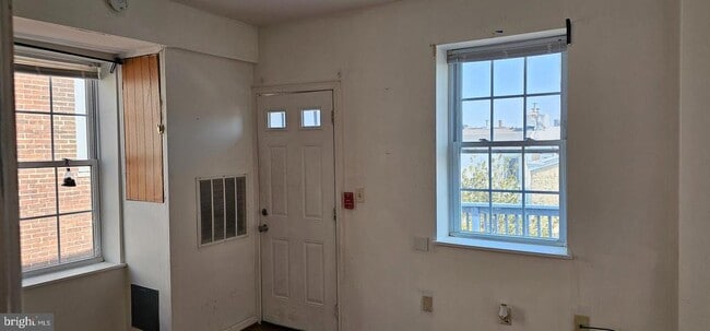 Building Photo - 927 N 6th St