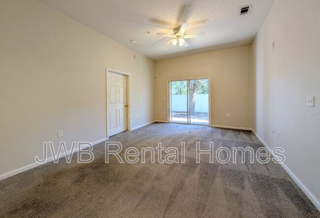 Foto del edificio - 7920 Merrill Rd