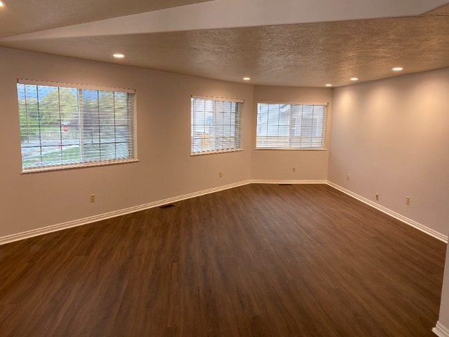 Building Photo - 2265 S Linda Wy