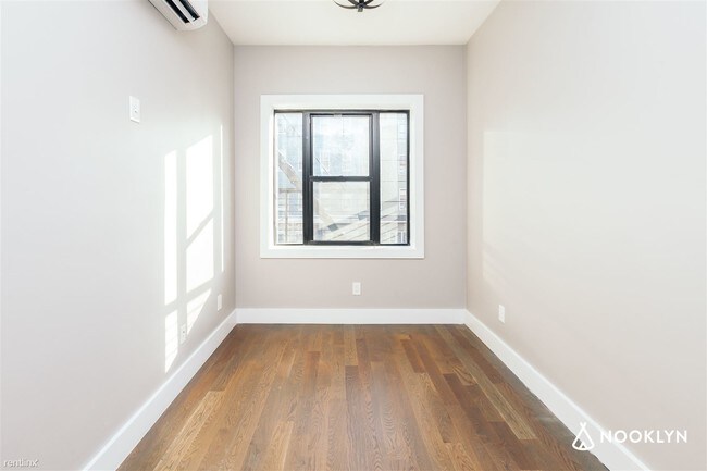 Building Photo - 3 br, 1.5 bath Apartment - 239 Montrose Ave