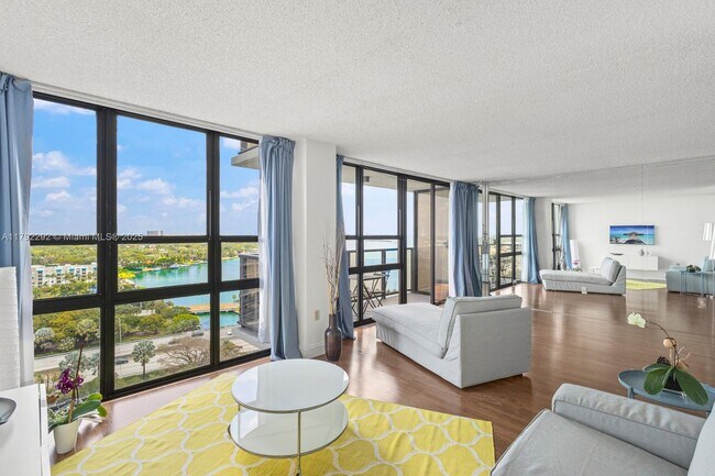 Foto del edificio - 600 NE 36th St