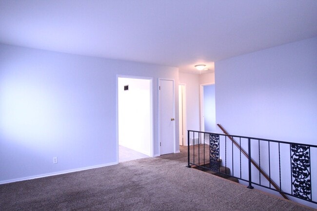 Building Photo - January FREE On This 2 Bedroom 1 Bath Duplex In Overland Park