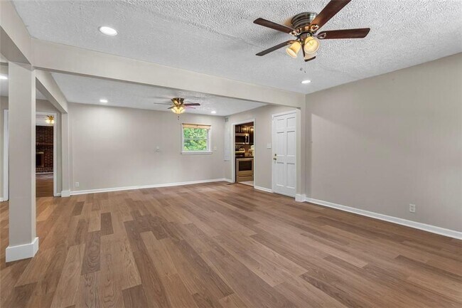 Foto del edificio - 3769 Amber Rd NW