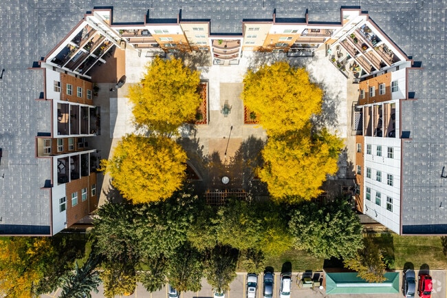 Amenity Patio - Park Crest on Nicollett