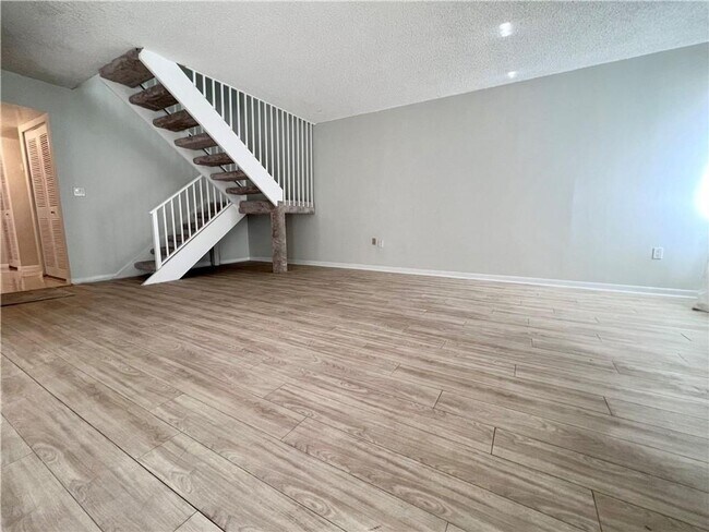 Foto del edificio - 701 N Pine Island Rd