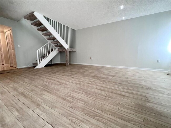 Photo - 701 N Pine Island Rd House