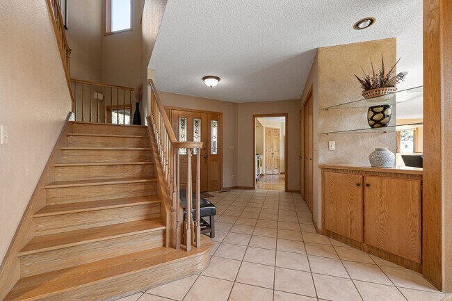 Foto del edificio - Fully Furnished 5BR Home in the Hills – Move-In Ready