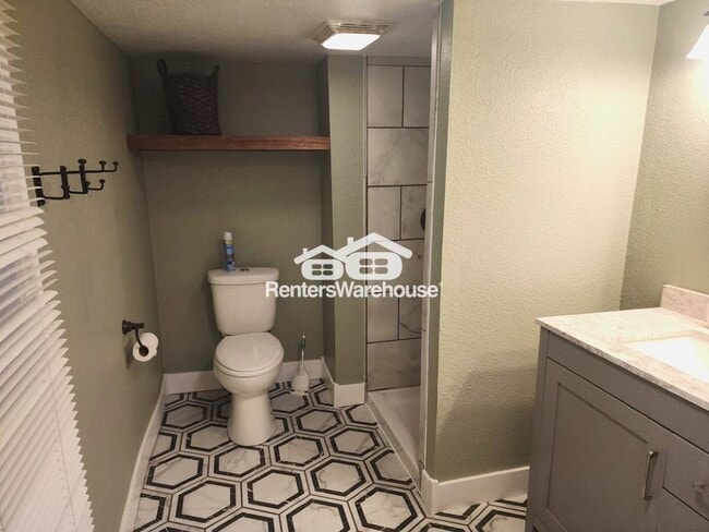 Building Photo - 1426 Douglas St