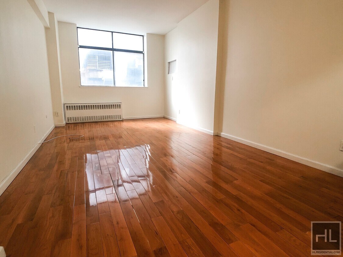 Primary Photo - EAST 32 STREET